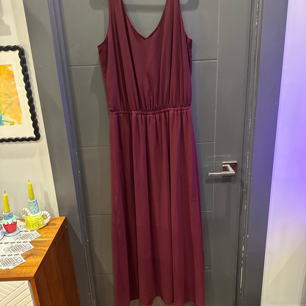 Elegant Burgundy Sleeveless Dress